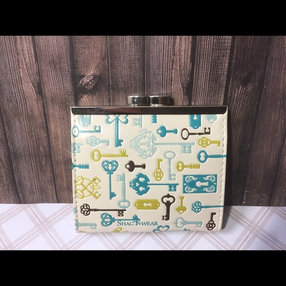 NWT Cream Coin Purse-Skeleton Key Kiss Lock Wallet - Picture 2 of 8